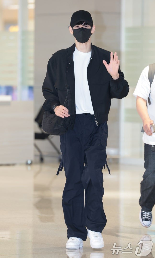 활동 재개 , 배우 김수현 입국 사진