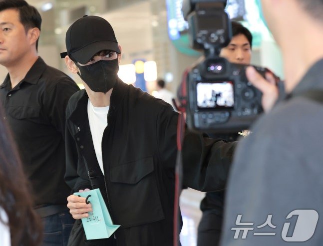활동 재개 , 배우 김수현 입국 사진