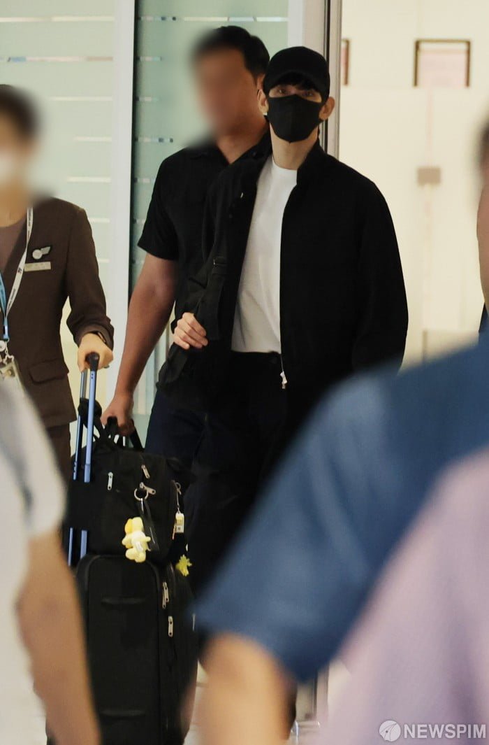 활동 재개 , 배우 김수현 입국 사진