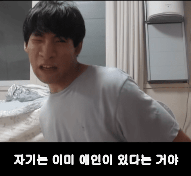 유튜버 만능발 누나의 애인..jpg