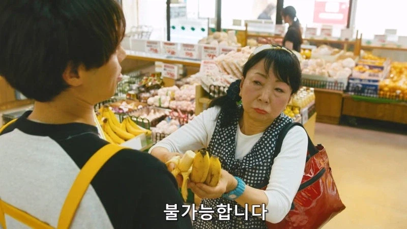 마트 직원에게 멋진 말을 날리는 마트 점장