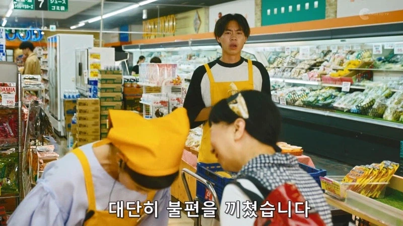 마트 직원에게 멋진 말을 날리는 마트 점장