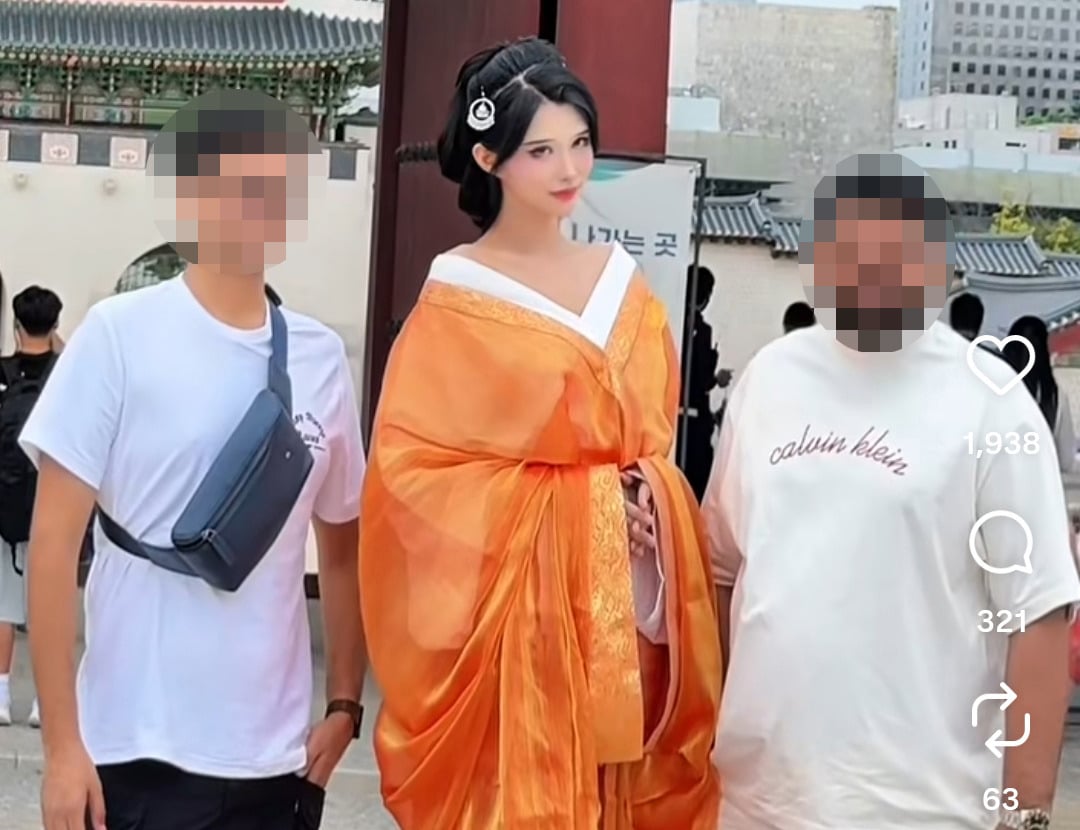 '한푸' 입고 경복궁 활보하는 중국인들...