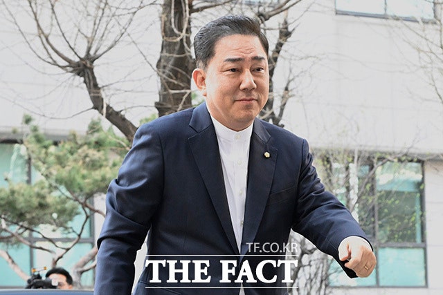 경찰, ‘뇌물 등 혐의’ 김병기 의원 구속영장 신청…수사 1년만