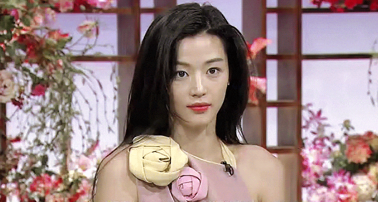 스타성 쩌는 연예인 하면 누구 생각남?.jpgif