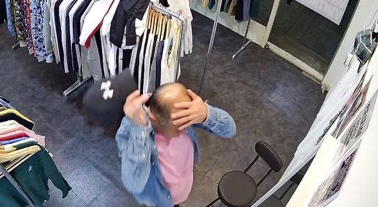 무인 매장에서 불끄고 잔 사람