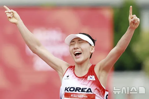 근대 5종 금메달!/첫 메달은 사이클 도로독주 신지은/정구 여자 단체 동메달!