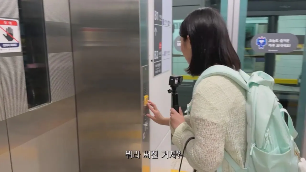 동생들에게 떡볶이 사주려 직접 사러간 시각장애인