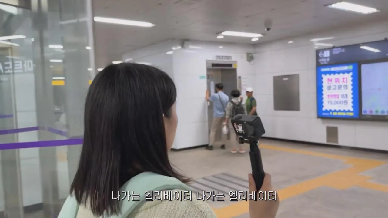 동생들에게 떡볶이 사주려 직접 사러간 시각장애인