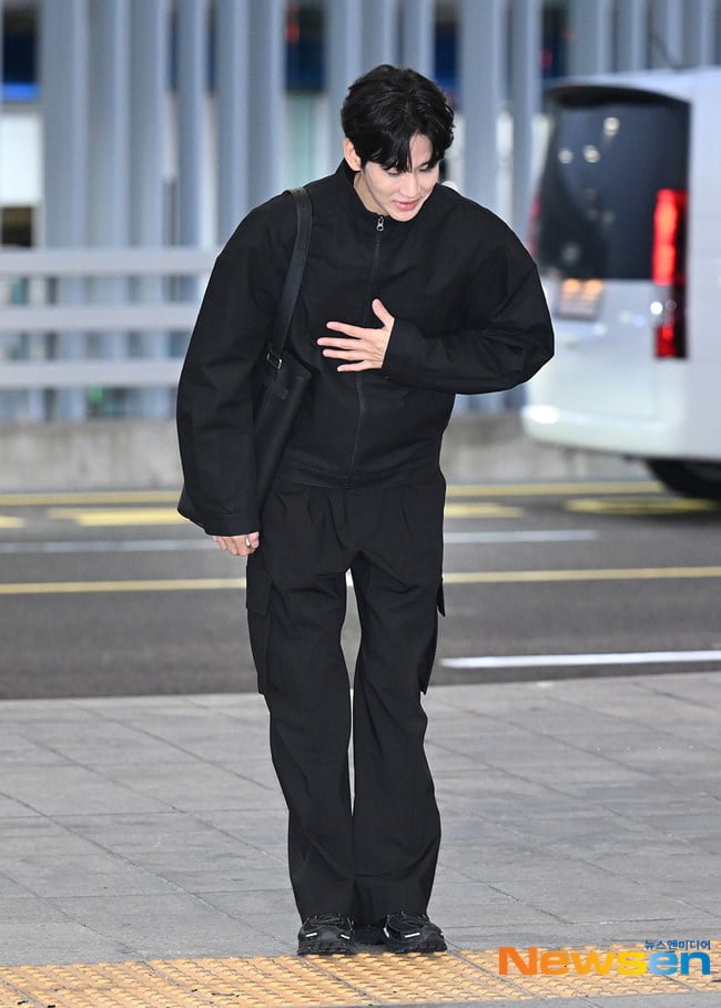 김수현 오늘 출국 사진