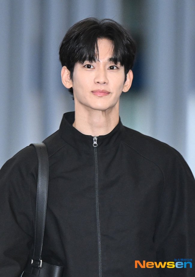 김수현 오늘 출국 사진