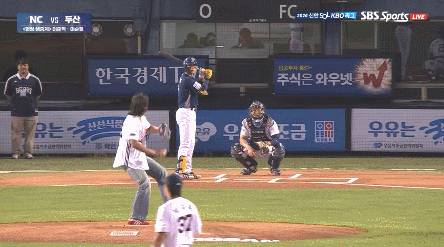 [KBO] 10월 1일 신승호 두산 베어스 시구 짤모음