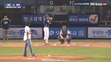 [KBO] 10월 1일 신승호 두산 베어스 시구 짤모음