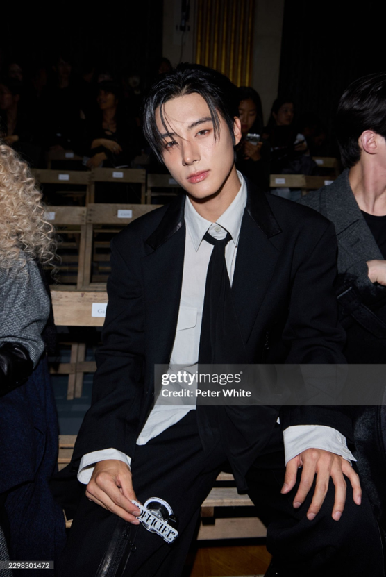 오늘자 파리패션위크 참석한 더보이즈 에릭...jpg