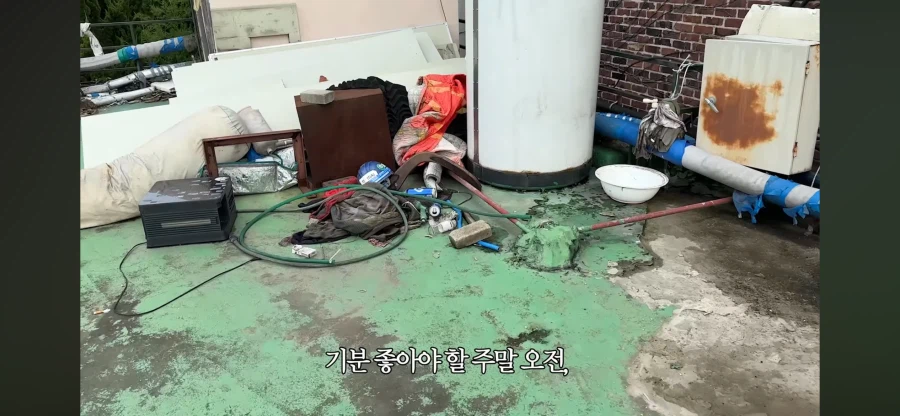 리뷰 1점대 고시원 살아보기 시도하는 여자 유튜버.