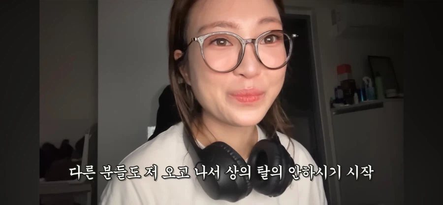 리뷰 1점대 고시원 살아보기 시도하는 여자 유튜버.