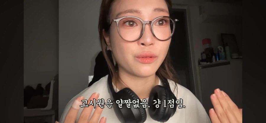 리뷰 1점대 고시원 살아보기 시도하는 여자 유튜버.