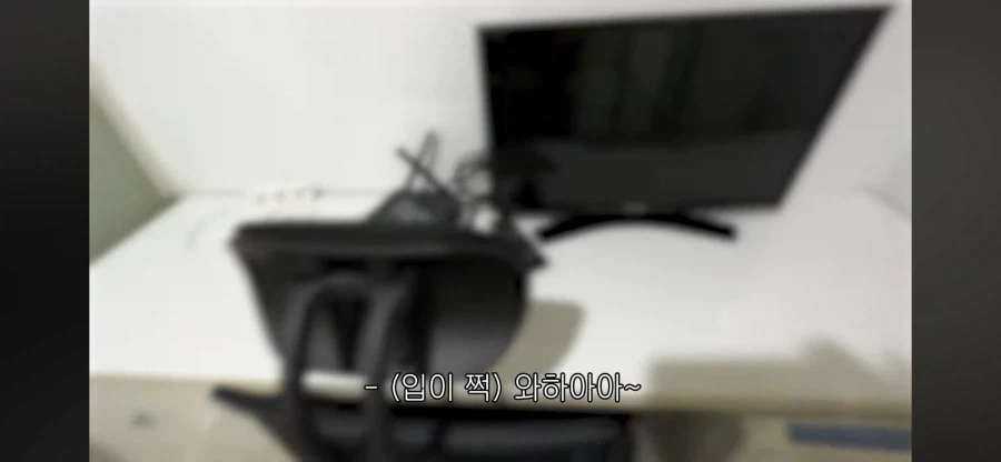 리뷰 1점대 고시원 살아보기 시도하는 여자 유튜버.