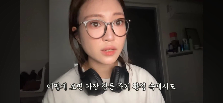 리뷰 1점대 고시원 살아보기 시도하는 여자 유튜버.