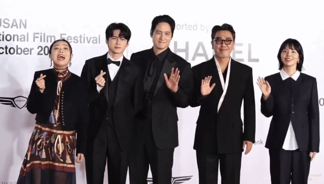 이번에 희한한 컨셉잡은 부산국제영화제 레드카펫
