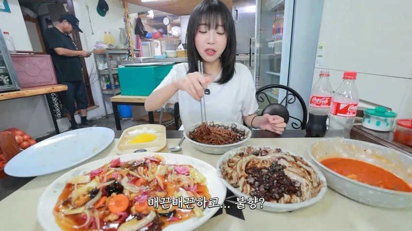 강릉 55년 중국집가서 먹방한 쯔양.jpg