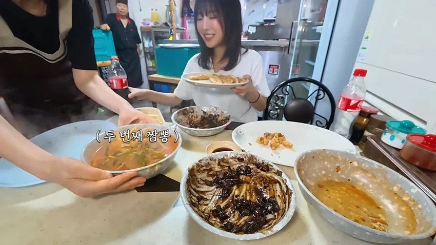 강릉 55년 중국집가서 먹방한 쯔양.jpg