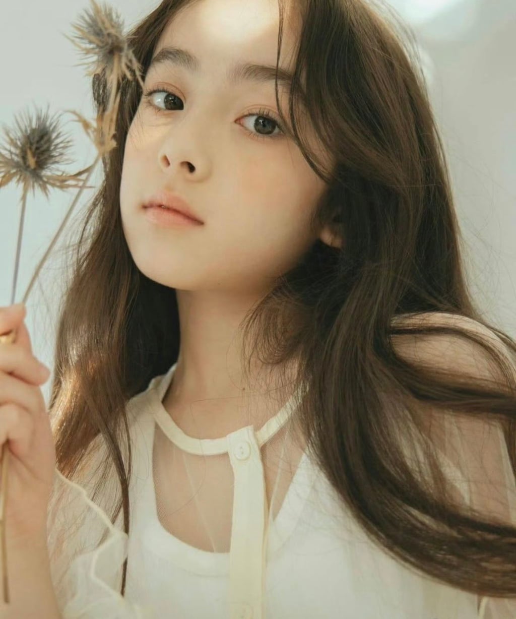 이수만 걸그룹으로 데뷔한다는 만 13살(2013년생) 키즈 모델 출신 2명