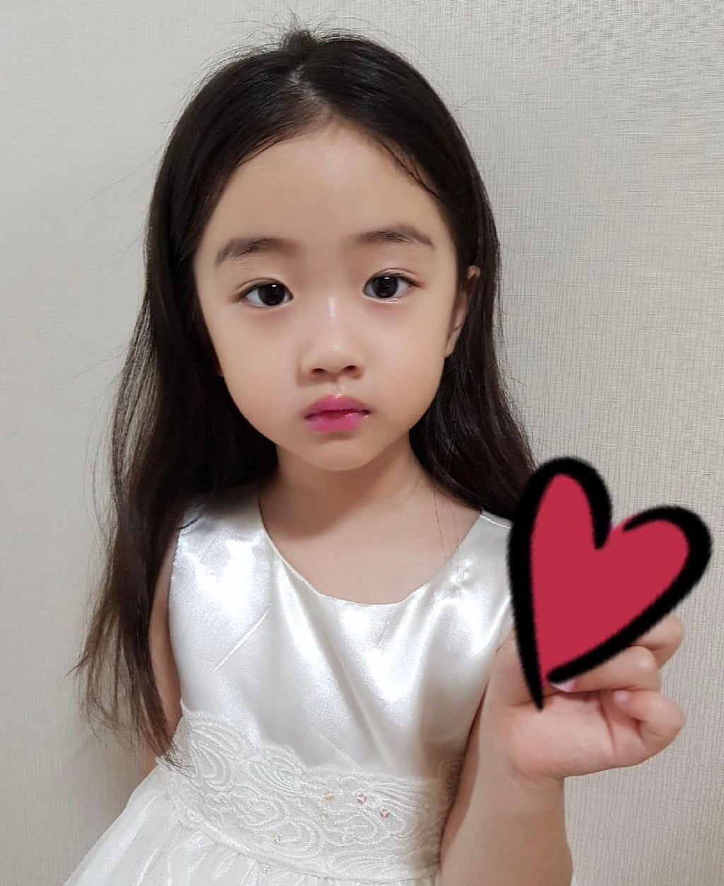이수만 걸그룹으로 데뷔한다는 만 13살(2013년생) 키즈 모델 출신 2명