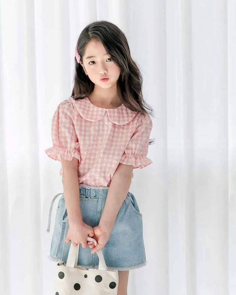 이수만 걸그룹으로 데뷔한다는 만 13살(2013년생) 키즈 모델 출신 2명