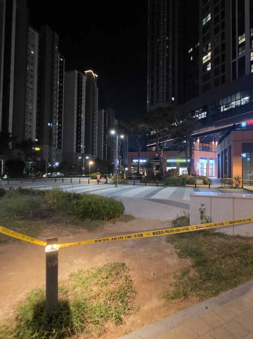 아파트 고층서 그릇 던진 30대 여성 체포 스트레스 많아서..