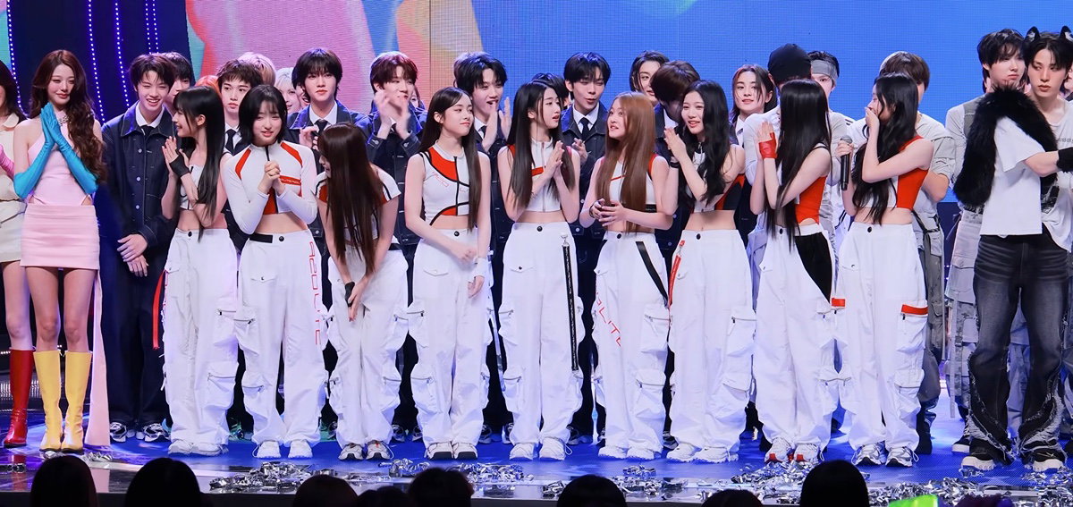 엠카 장원영 에투라 투샷.jpg