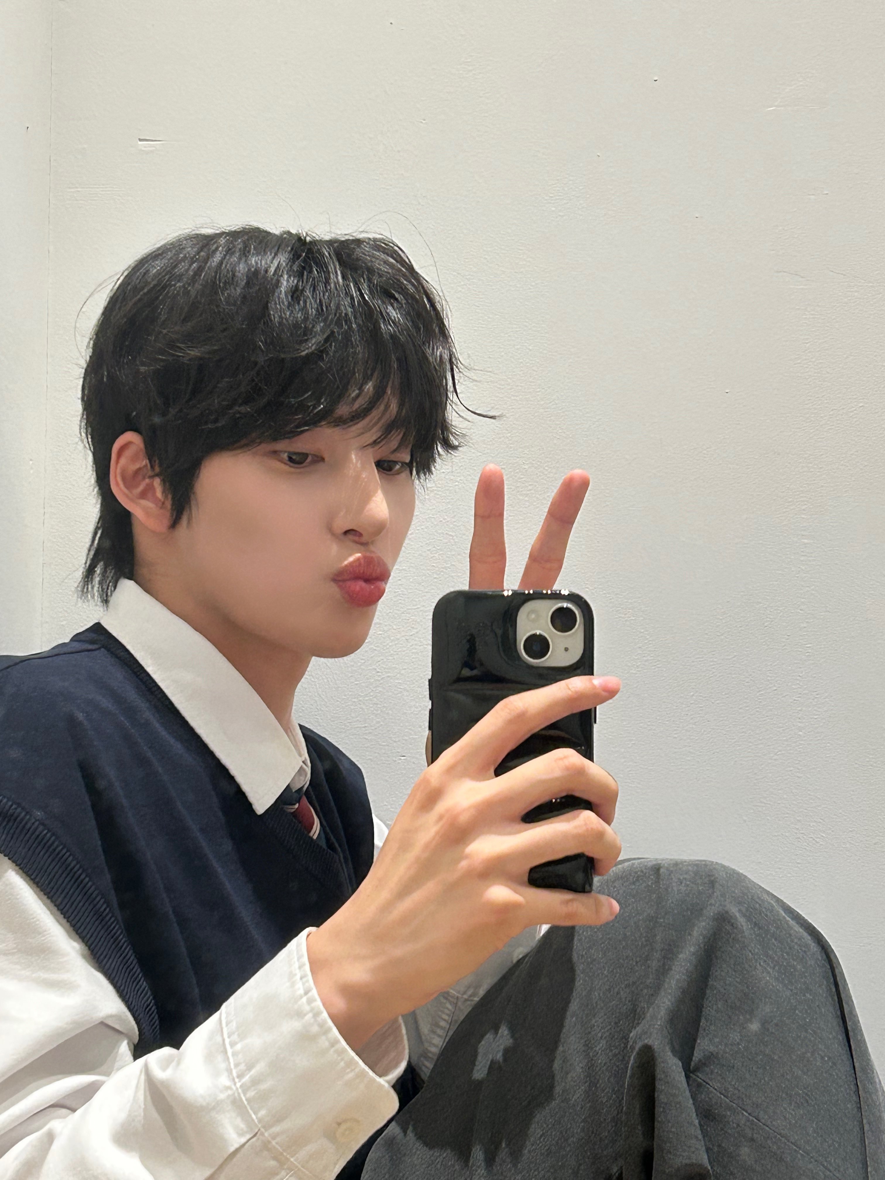 현 시점 피지컬 외모 데뷔 전부터 완성형이라고 난리난 연습생