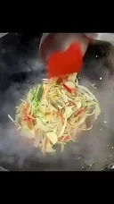진짜 먹음직스럽게 볶아주는 리얼 짬뽕