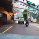 붕괴 조짐 알고도..그 밑 지나다닌 시민들..avi
