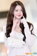 태도 논란 억까당한 장원영, 홀로 맨얼굴 출국 심사‥팔짱도 풀었다