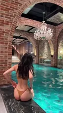 호텔 수영장 비키니 누나 뒤태