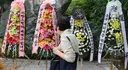 [포토] 배재고 앞에 놓인 근조-경조 화환