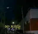 한밤중에 길 잃은 아이 데려다 주는 영상