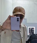 갤럭시 폴드8로 촬영하는 BTS 제이홉.jpg