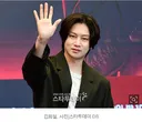 “X돌았네”…김희철, 거꾸로 걸린 광복절 태극기 현수막에 분노