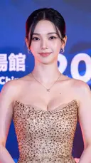 동남아팬이 망원렌즈로 카리나 목걸이를 찍은 사진.JPG