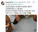 콧구멍에 박힌 빨대 뽑는데 너무 아파서 눈 꼭 감는 거북이...twt