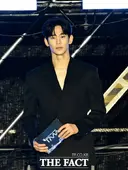 배우 김수현 어제자 시상식 모습