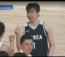 농구 금메달 따고 수고했다며 인사하는 한국 선수들